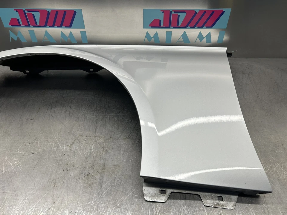 W219 Mercedes CLS 350 500 550 2006-2011 guardabarros delantero lado izquierdo conductor plateado Foto 4 de 4