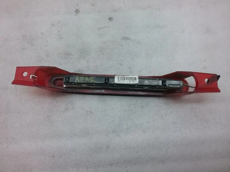 1413AC9531 TERCERA LUZ DE FRENO 2004 FORD FOCUS US-101M Foto 4 de 4