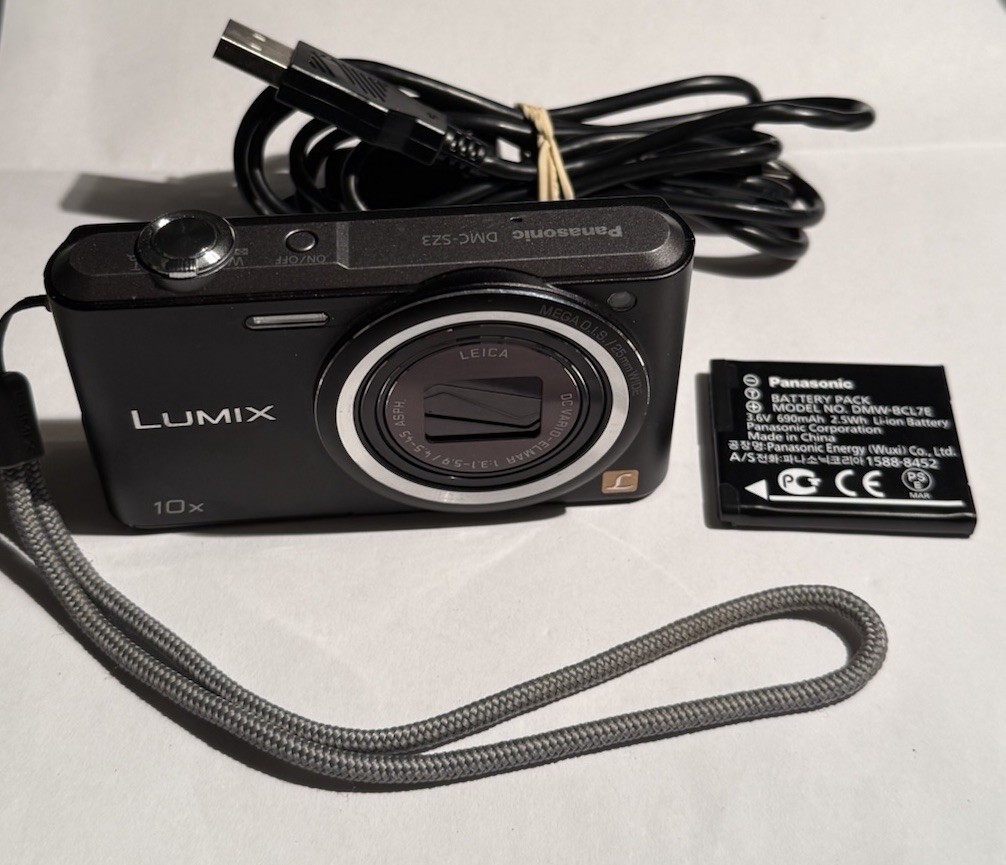 【美品】Panasonic LUMIX DMC-SZ3 ブラック Panasonic LUMIX DMC-SZ3 16.1MP Digital Camera - Black for