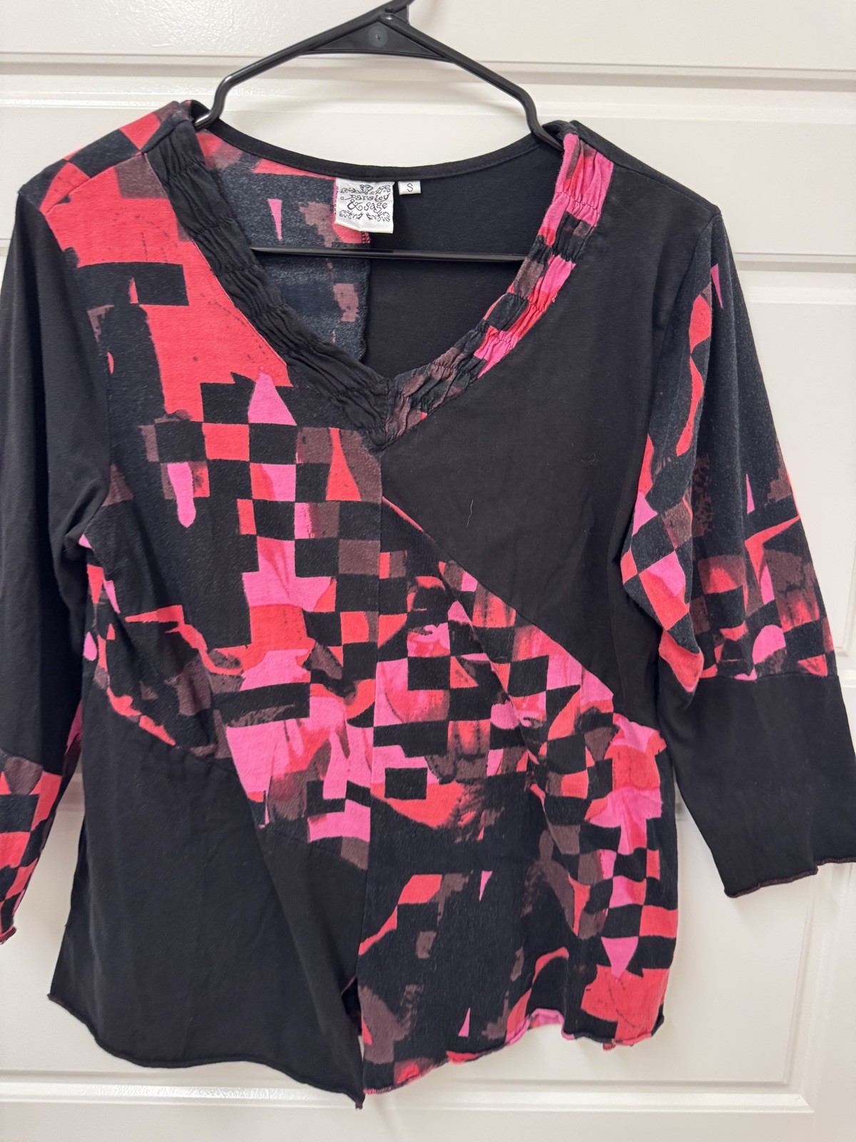 Parsley & Sage Black Pink Artsy Top Blouse Women Small EUC A3