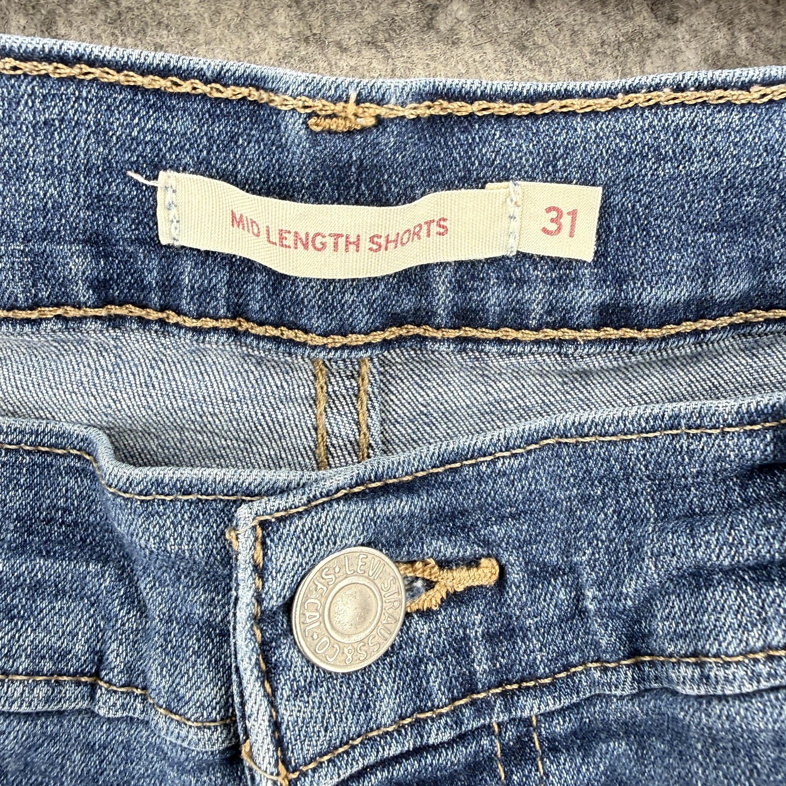 Levi's Bermuda Shorts Womens 31 Blue Denim Distressed Cuffed Mid Length thumbnail 2