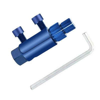Pipe Thread Extractor compatible with ratchet wrenches and multifunction tools