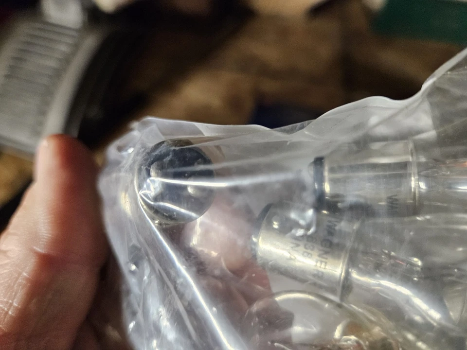 НОВАЯ миниатюрная лампа Wagner Lighting 1638 S-8 24 В 25 Вт основание Bayonnet (10) - Изображение 4 из 4