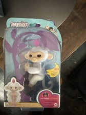 ORIGINAL FINGERLINGS BABY MONKEY SOPHIE WITH BONUS STAND