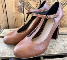 Crown Vintage Heels Retro Business Office Size 9 Women’s 4” Leather