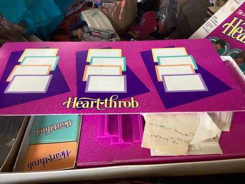 π OMG Throwback Gioco da Tavolo Heartthrob Originale 1988 Milton Bradley. Completo! - Foto 2 di 7