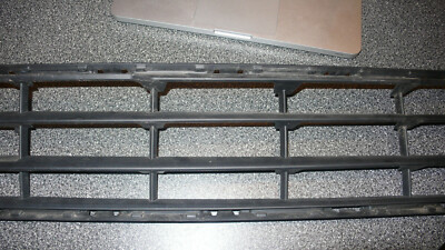 2018 Volvo Xc60 Front Lower Grille Grill 31425175 OEM for sale  