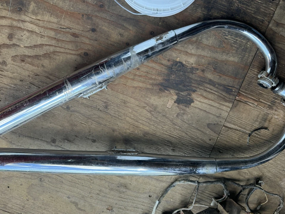 Silenciador de escape Suzuki GT 185 Foto 2 de 4