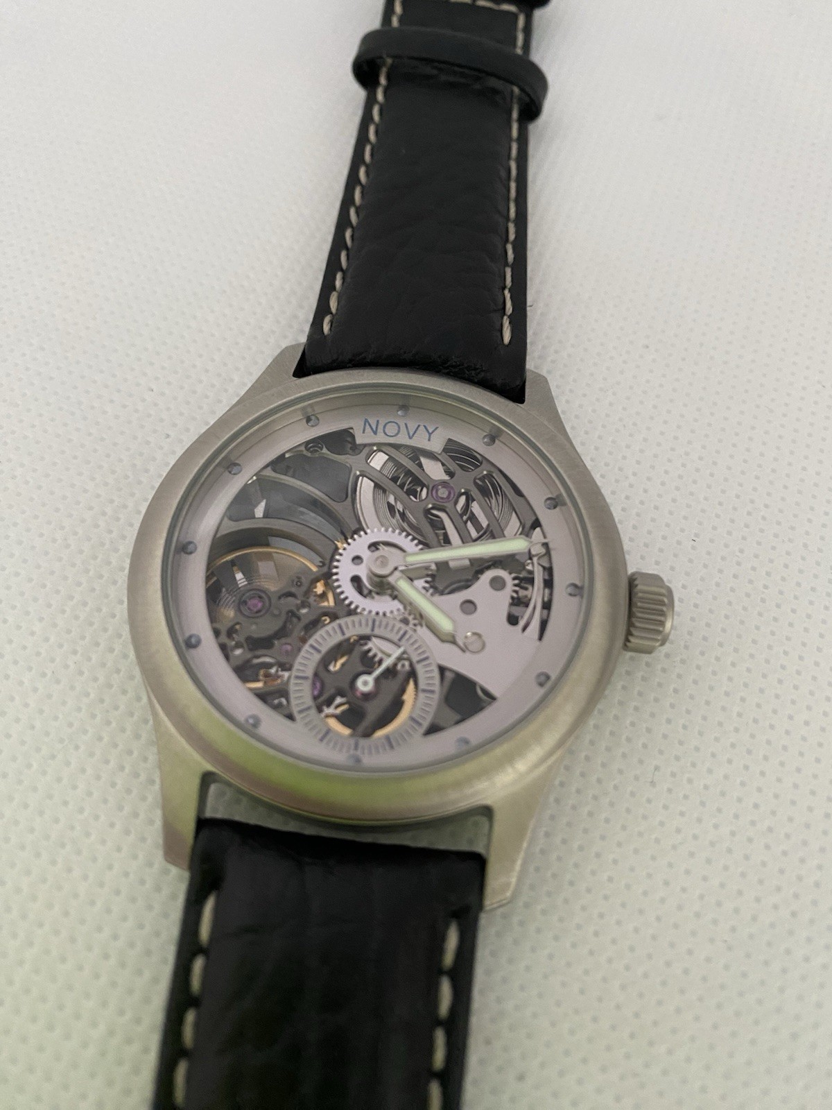 Montre squelette mécanique Novy avec mouvement type Unitas et finitions acier