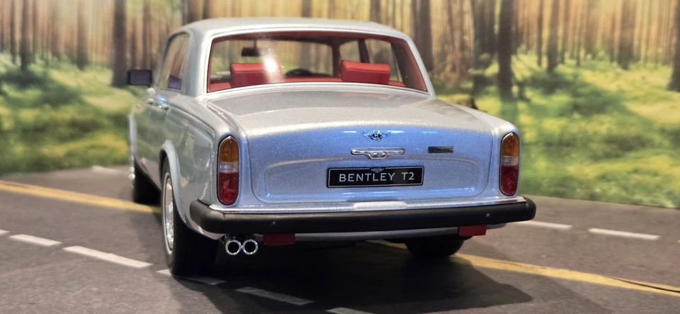 Modelo de carrocería sellada RARO 1/18 GT Spirit Bentley T2 plateado #451/504 Foto 4 de 4