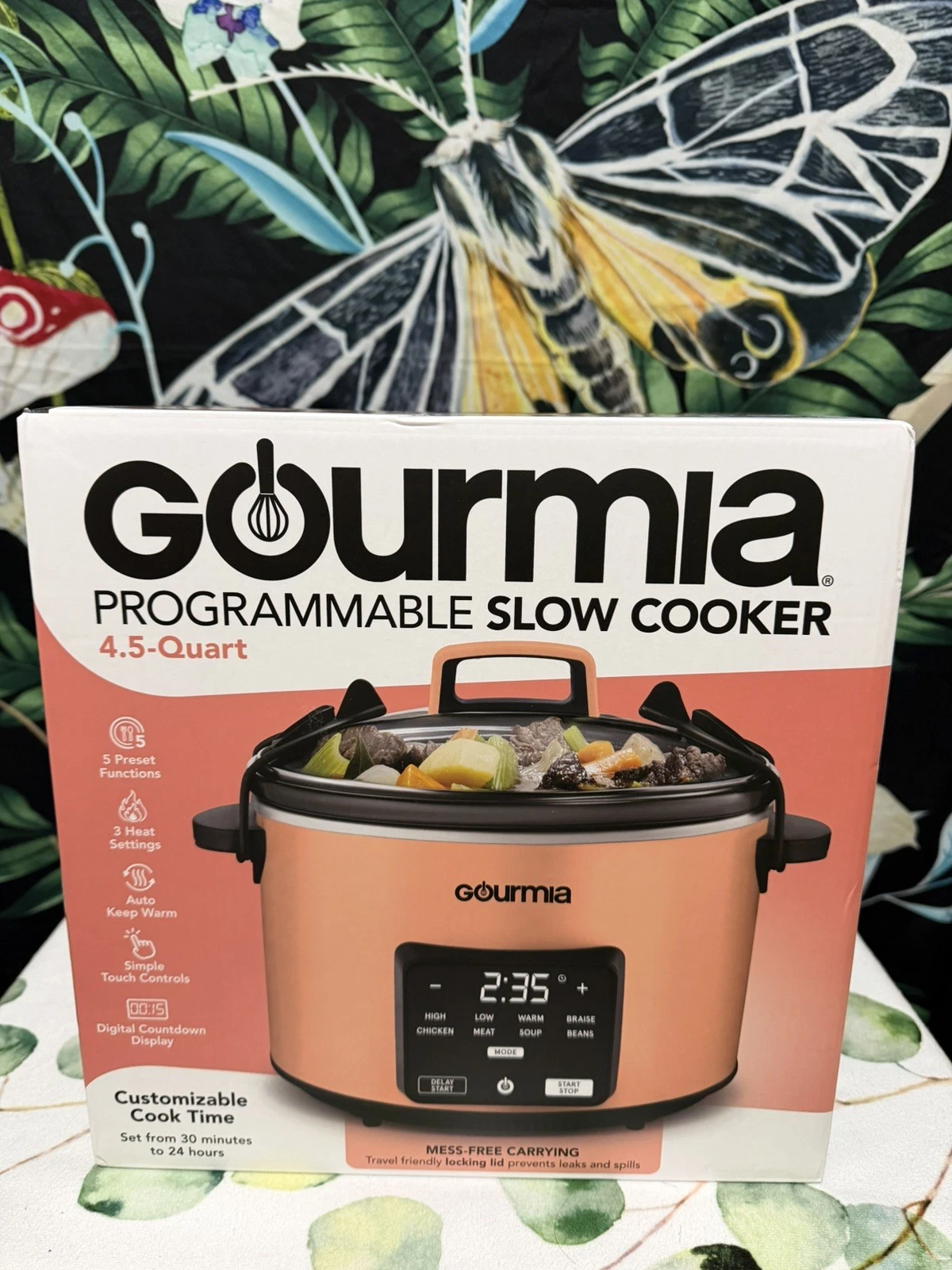 Gourmia Slow Cooker 4.5-Qt with 5 One-Touch Presets and locking lid