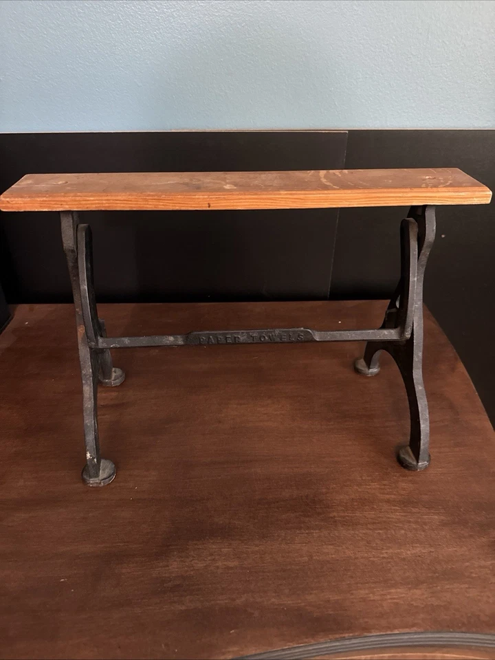 Rollo de papel de granja cortador de toallas hierro fundido madera soporte de pie Foto 2 de 4