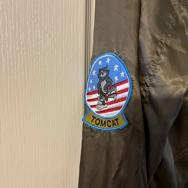 Jaqueta Bombardeiro Feminina Leg Avenue Top Gun Nylon Nova Sem etiquetas, Cáqui, Tamanho Médio - Imagem 4 de 4