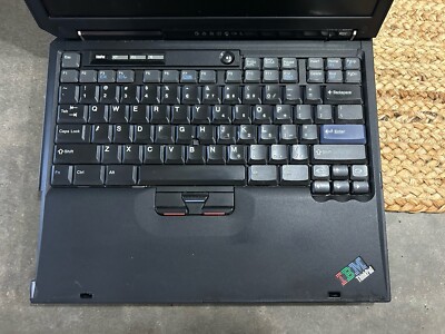 Vintage IBM ThinkPad R31 Laptop For Parts Doesn't Power On No Hard