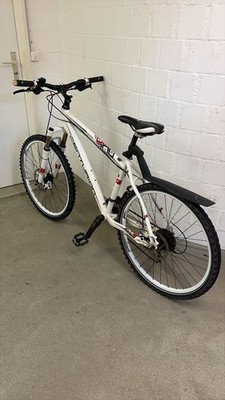 Centurion Backfire Mountainbike 26 Zoll Weiß DP17 Felgen Schutzbleche 24 Gänge