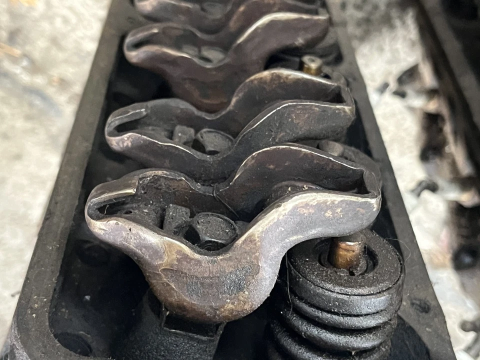 Ford 302 5.0 351w Factory Pedestal Rocker Arms & Hardware oem hydraulic Mustang - Image 2 of 3