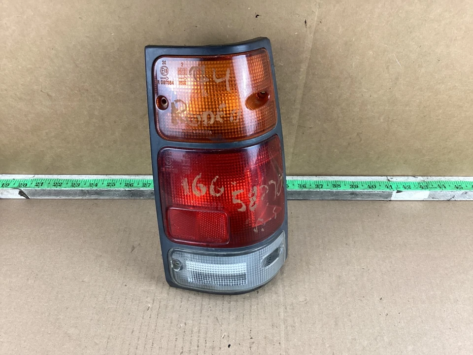 Luz trasera derecha del lado del pasajero Isuzu Rodeo 1991-1997 OEM Foto 3 de 4