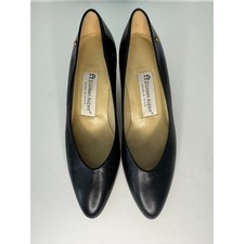 ETIENNE AIGNER Vtg Black Leather Pump 2.5" Heels Gold Metal Logo Classic 6M