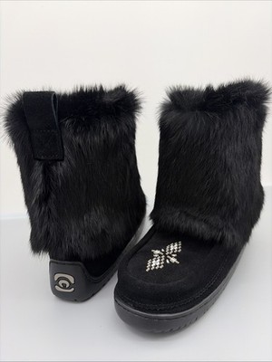 Manitobah Mukluks Black Suede Rabbit Fur Beaded Boots Vibram Sole Women s 7 NWOB