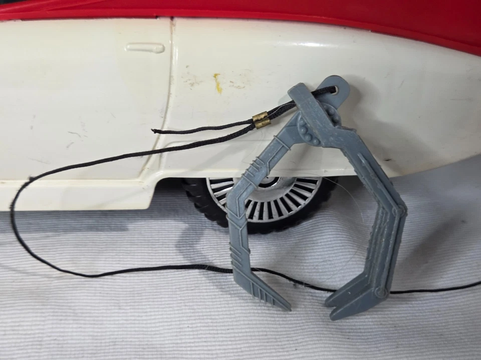 Vehículo de coche vintage 1984 Real Ghostbusters ECTO-1A con garra Kenner México 13"" Foto 2 de 4