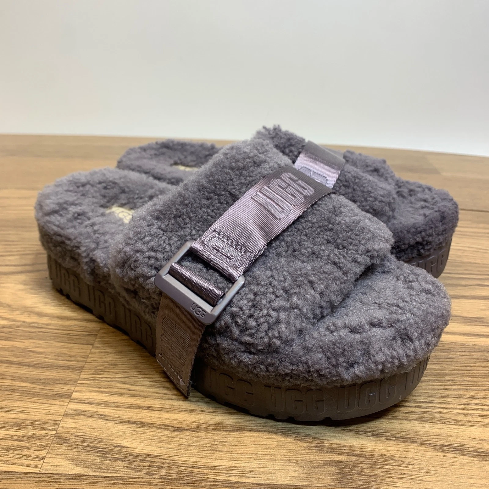 Scarpe ciabatte sandali fluffita tonalità nuovi autentici UGG donna taglia 7 1113475