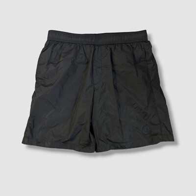 【送料&関税込】Moncler Pleat Detailed Belted Shorts MONCLER Printed cotton-piqué shorts | NET-A-PORTER