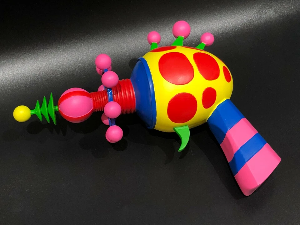 Pistola espacial Killer Klowns From Outer Space algodón caramelo con soporte de exhibición utilería Foto 4 de 4