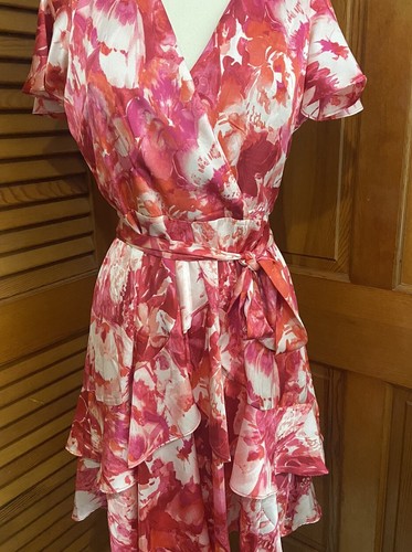 Neu ohne Etikett Nicole Miller Blumen Satin Faux Wickelkleid 10 L Flatterärmel V-Ausschnitt - Bild 2 von 14