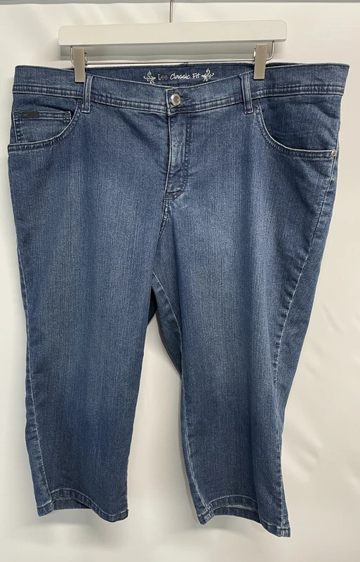 Lee Classic Fit Medium Wash Denim Capri Jeans