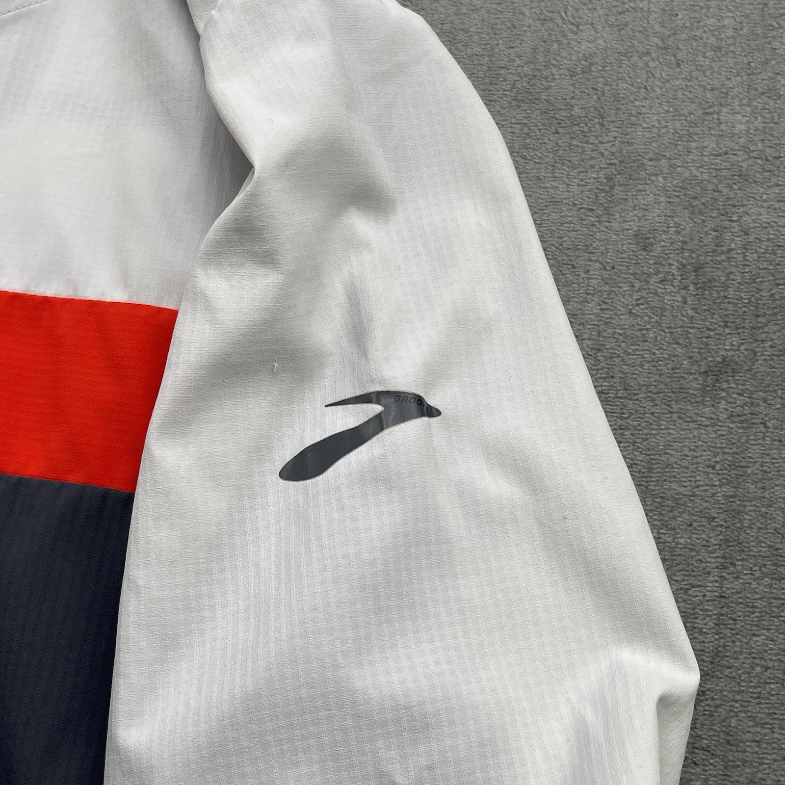 Brooks Canopy Running Jacket Mens Small Water Rep… - image 6