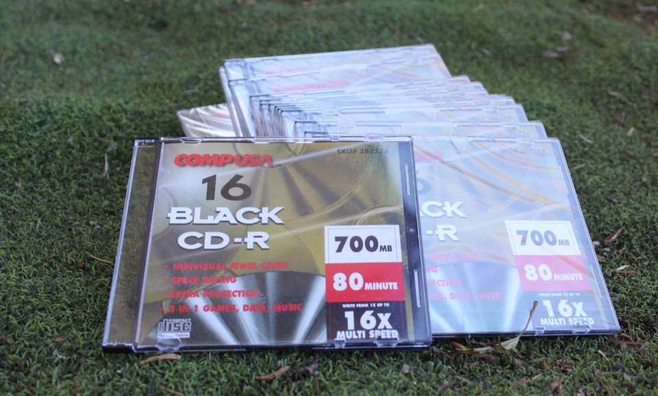 Comp USA Black 16x 80min 700mb CD-Rs, Set of 15 discs w/original box - Image 3 of 4