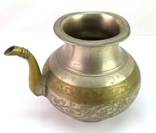 Vaso Sacro Indiano Decorativo Con Design Di Fiori Incisi E Beccuccio. G56-143