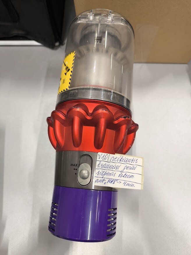 Dyson V10 Vacuum Cleaner Used with Weak Battery No Accessories