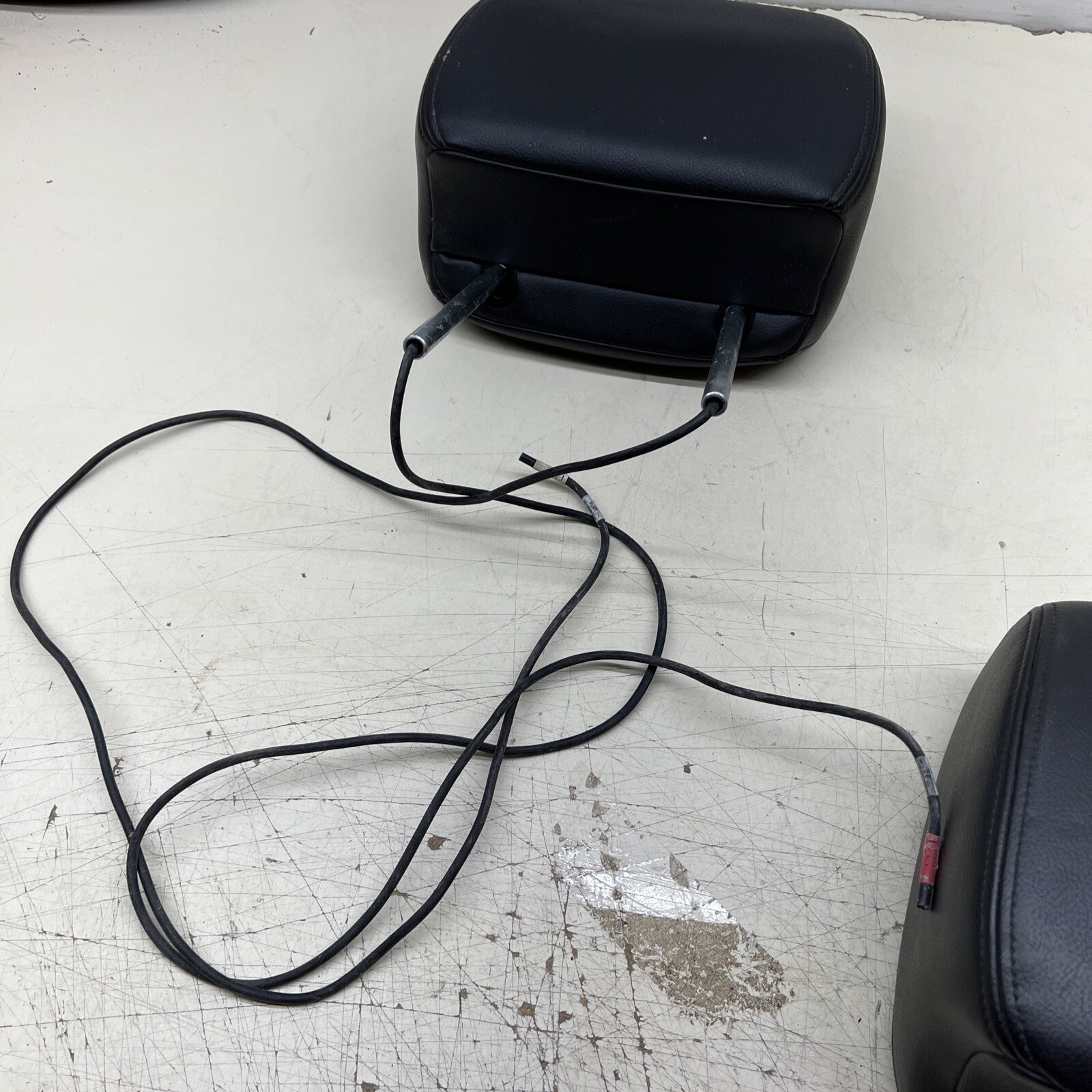 02 2002 Cadillac Escalade Invision DVD Headrest Monitor Screen Display