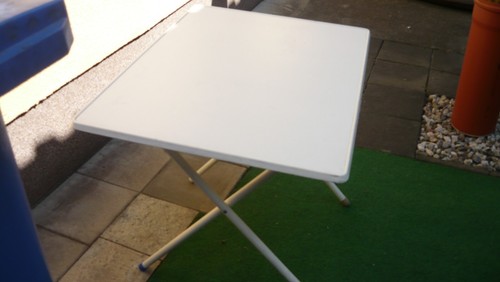 6 Suppentassen und 1 Campingtisch - Bild 6 von 6