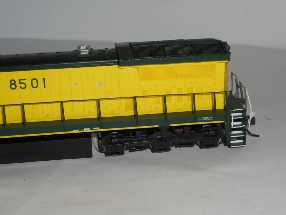 Atlas Master Series #7605 Dash 8-40C C & NW. DCC Ready. Excel cond.2 rail DC.HO - Image 3 of 4