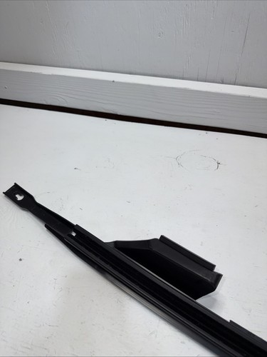 14-24 RAM PROMASTER FRONT DOOR GLASS LOWER RIGHT CHANNEL OEM MOPAR 1398692080 - Picture 4 of 7