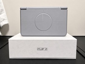 Retroid Pocket Flip 2 SD865 8GB 128GB Cold Gray Handheld Gaming Console