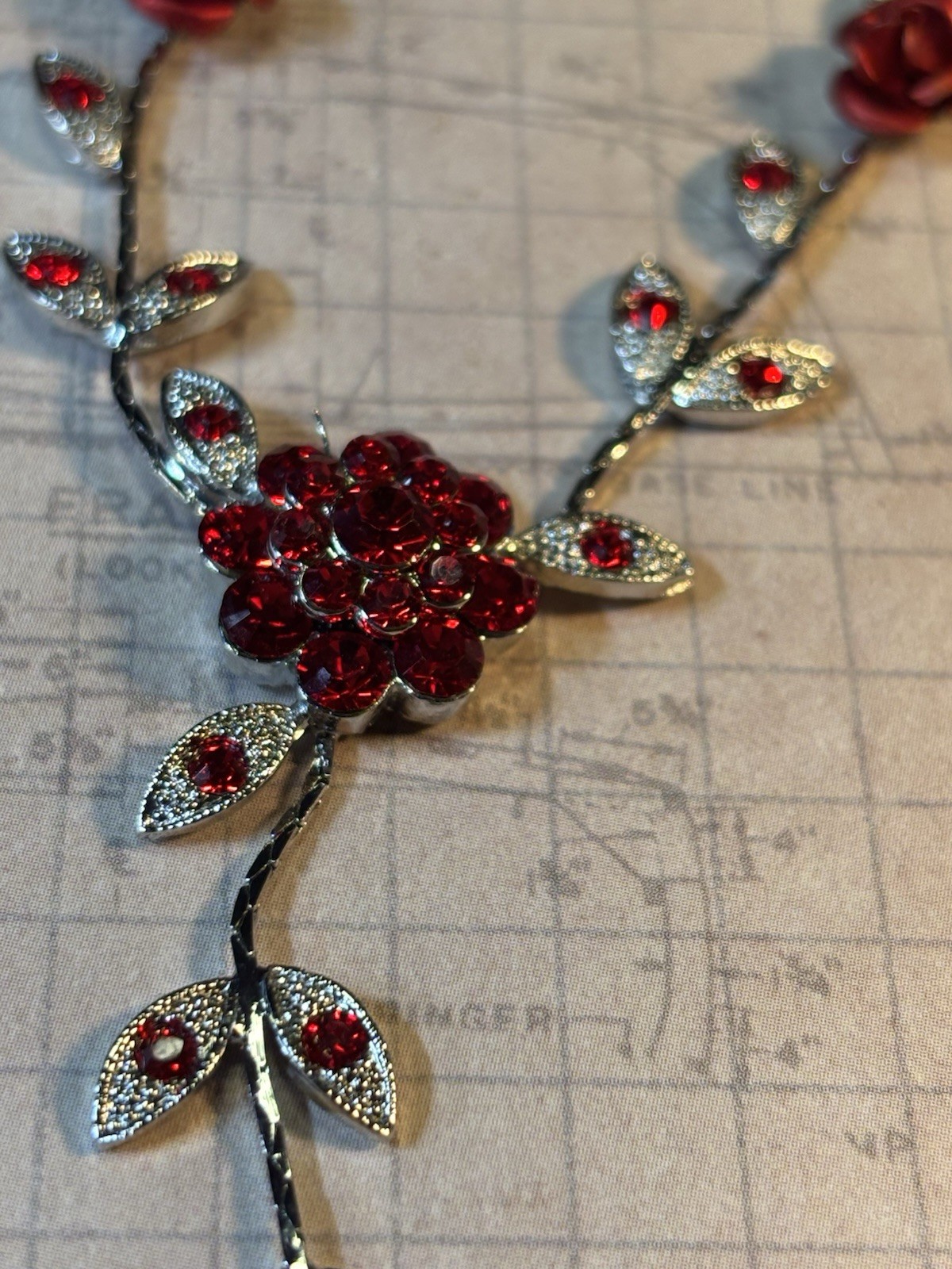 EUC Silvertone Gorgeous Deep Red Ruby Rhinestones… - image 6