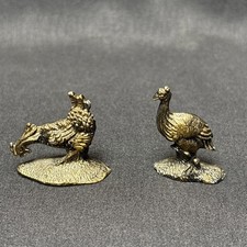 Lote 2 Estatuillas Miniatura Pájaro Metal Gallo Pollo Gallina Aves 1"