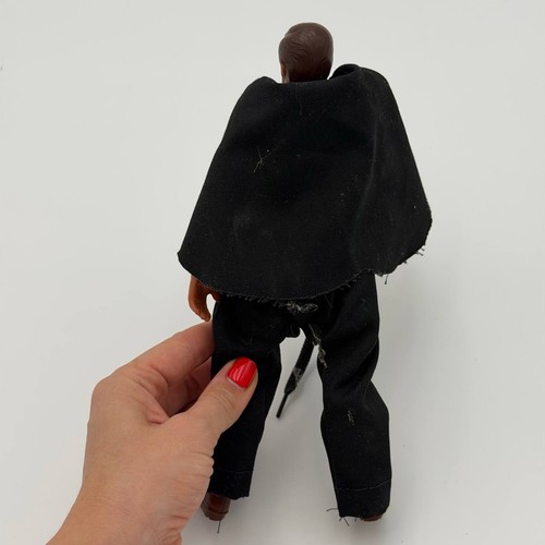 Figura de acción masculina Mattel 1971 vintage Hong Kong camisa blanca muñeca capa negra - Imagen 3 de 9