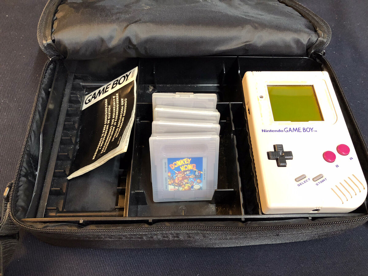 Nintendo Original Game Boy 1989 W/storage Case & 4 Games Nintendo Original Game Boy 1989 W/storage Case & 4 Games