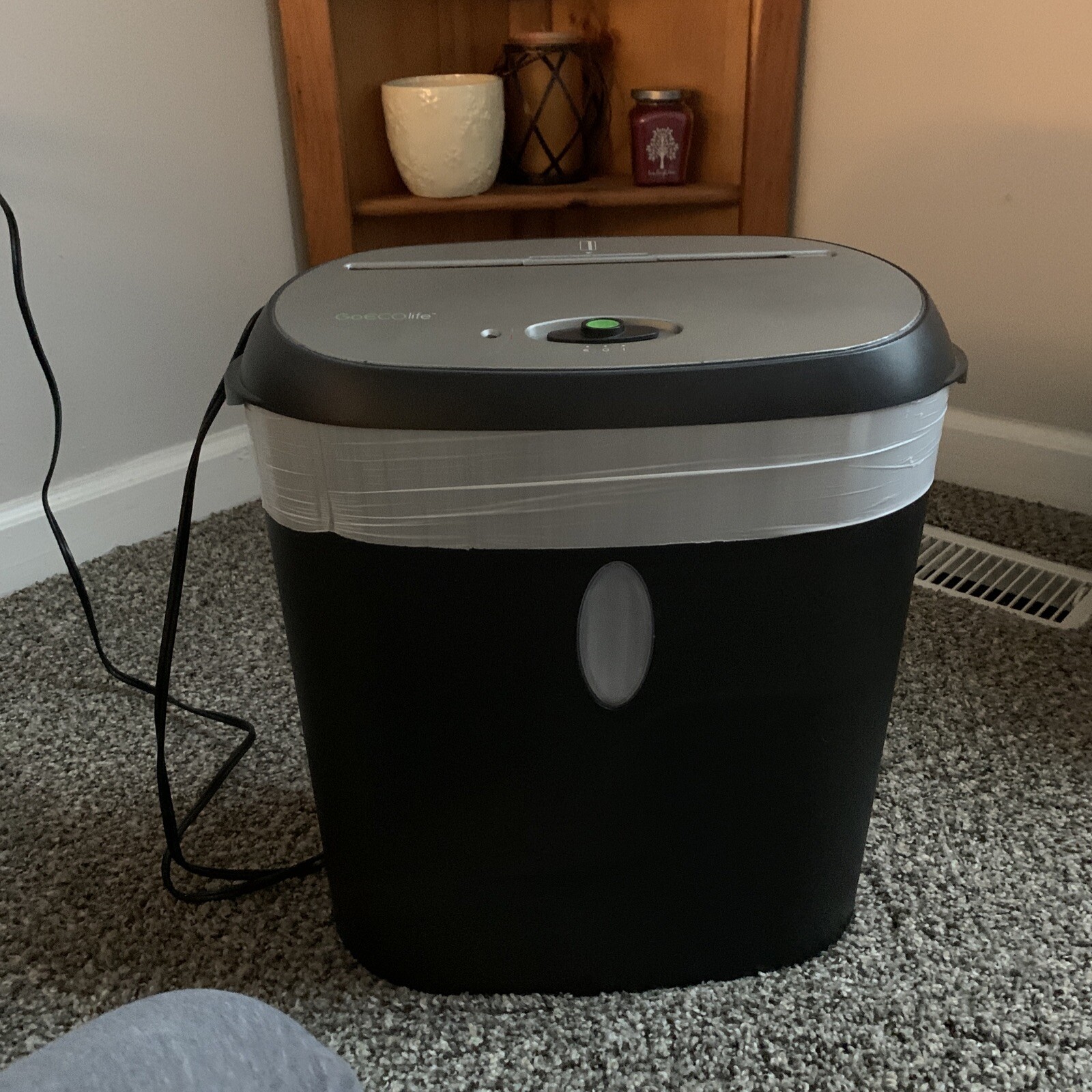 GoECOlife&trade; GMW82Bi 8 Sheet Microcut Shredder, Black -see desc