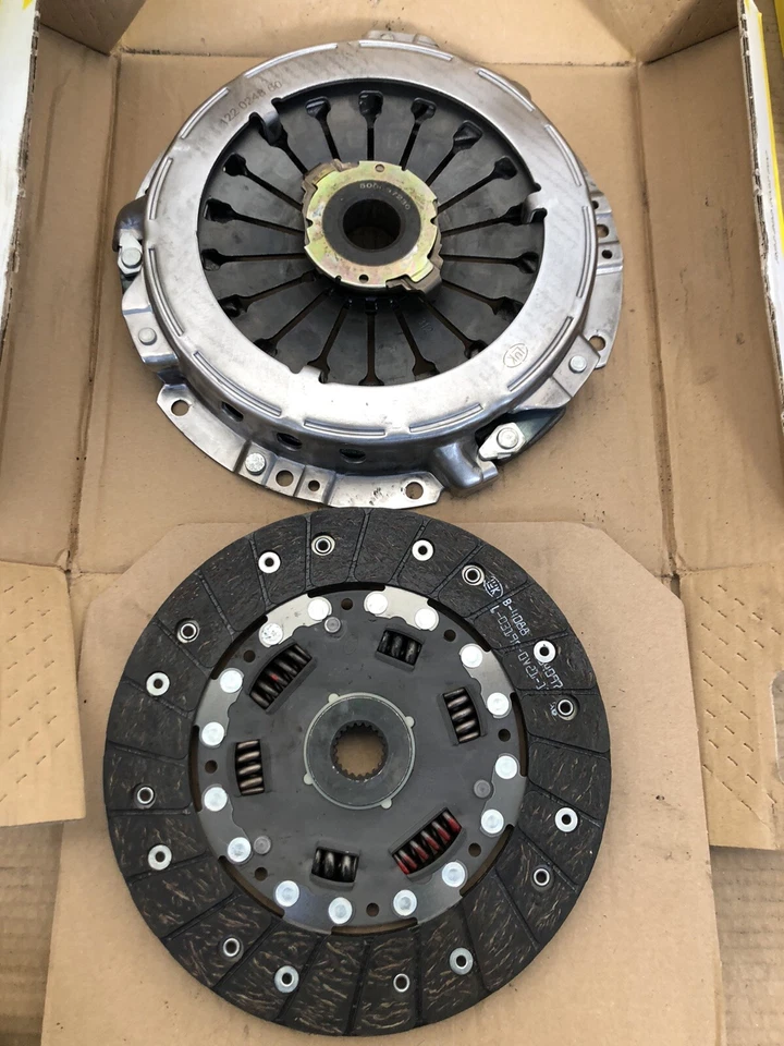 LuK Clutch Kit for Hyundai Matrix FC Getz TB Elantra XD Coupe GK 1.5 1.8 2.0 - Image 3 of 4