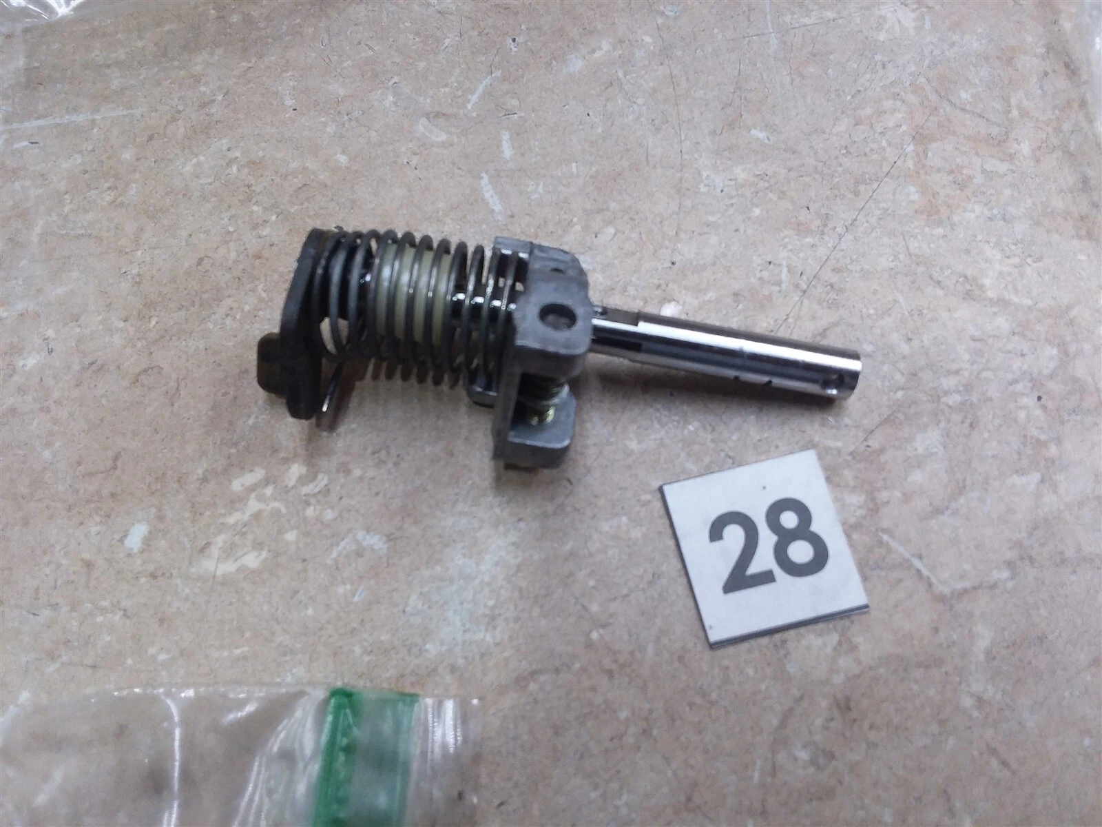 Kawasaki KZ1000-P Carb LEFT Inside Throttle Flap Shaft 1986 -1990 #28 UO AP-367