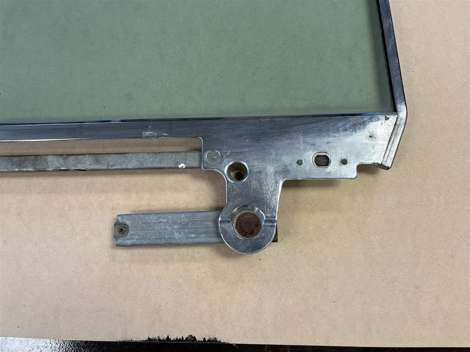 Cadillac Series 62 1961 1962 puerta trasera izquierda ventana vidrio tintado 6 ventanas sedán  Foto 2 de 4