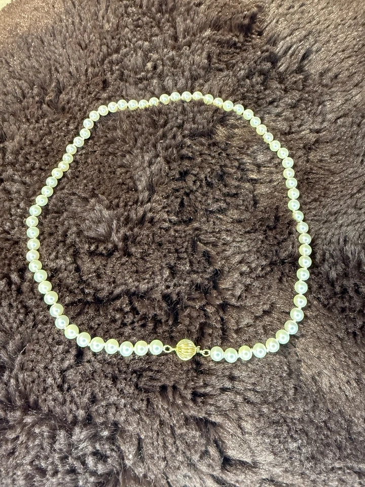 Colar de pérolas vintage com fecho de ouro 14K sólido – pérola simulada de alto brilho de 18 pol. - Imagem 2 de 4