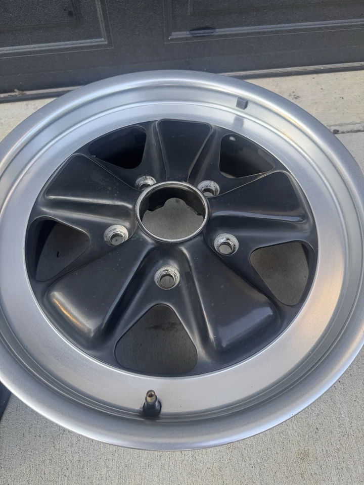 DUAS rodas usadas Porsche 911 86’ FUCHS 6Jx16 91136102044 - Imagem 2 de 4