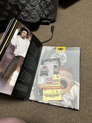 The Michael Jackson Treasures: Celebrating the King o by King