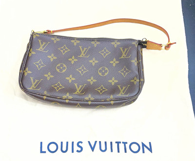 Louis Vuitton Monogram Pochette Accessoires Zip SD1022 year 2002 amazing bag